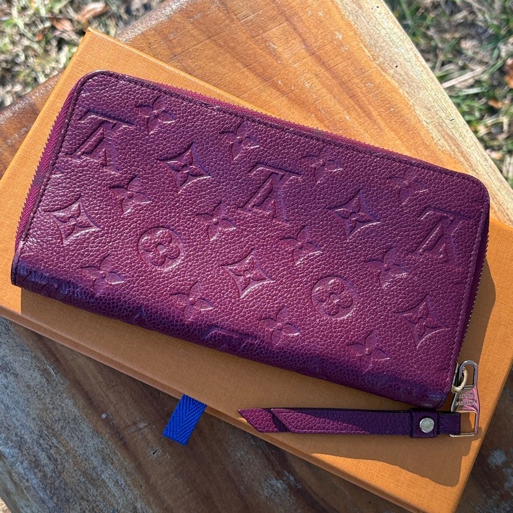 Authentic Louis Vuitton Empreinte Leather Wallet ❣️